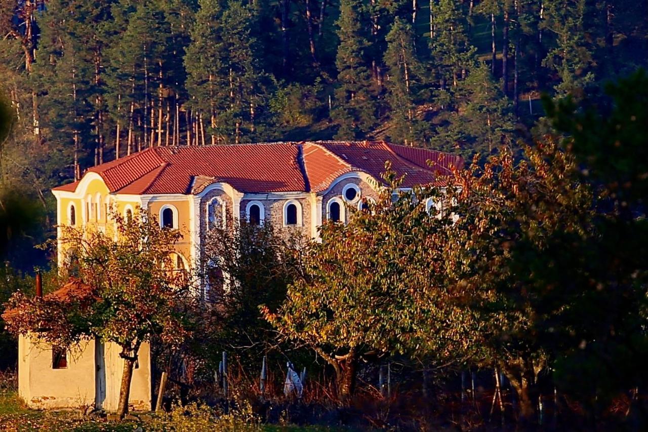 Iliikova House Hotel Kalofer Buitenkant foto