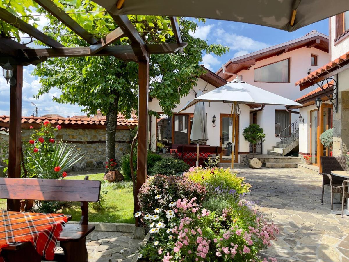 Iliikova House Hotel Kalofer Buitenkant foto