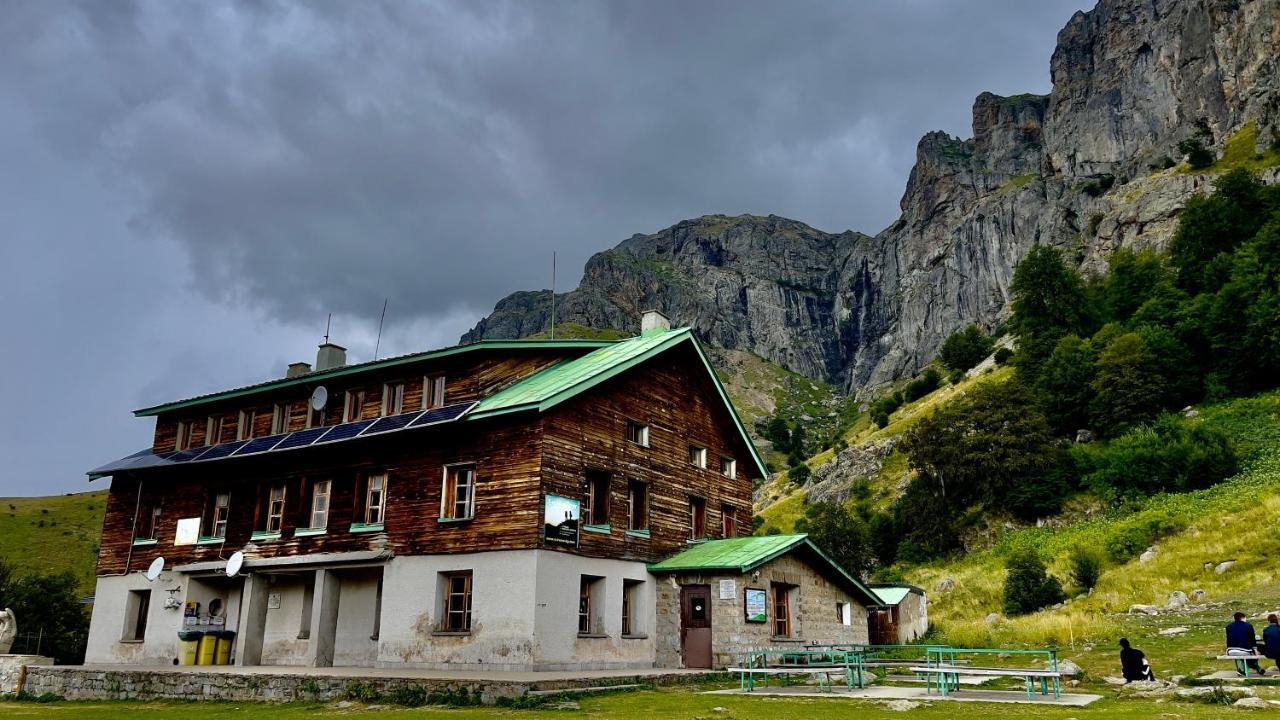 Iliikova House Hotel Kalofer Buitenkant foto