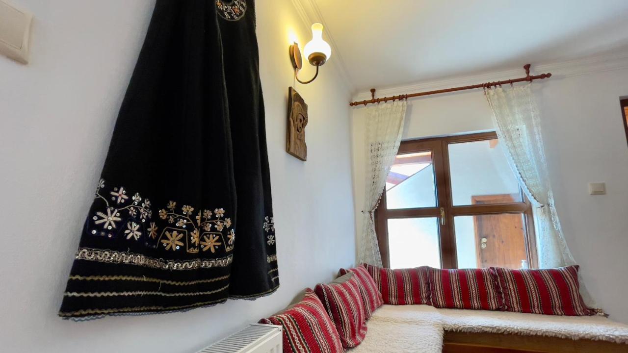 Iliikova House Hotel Kalofer Buitenkant foto
