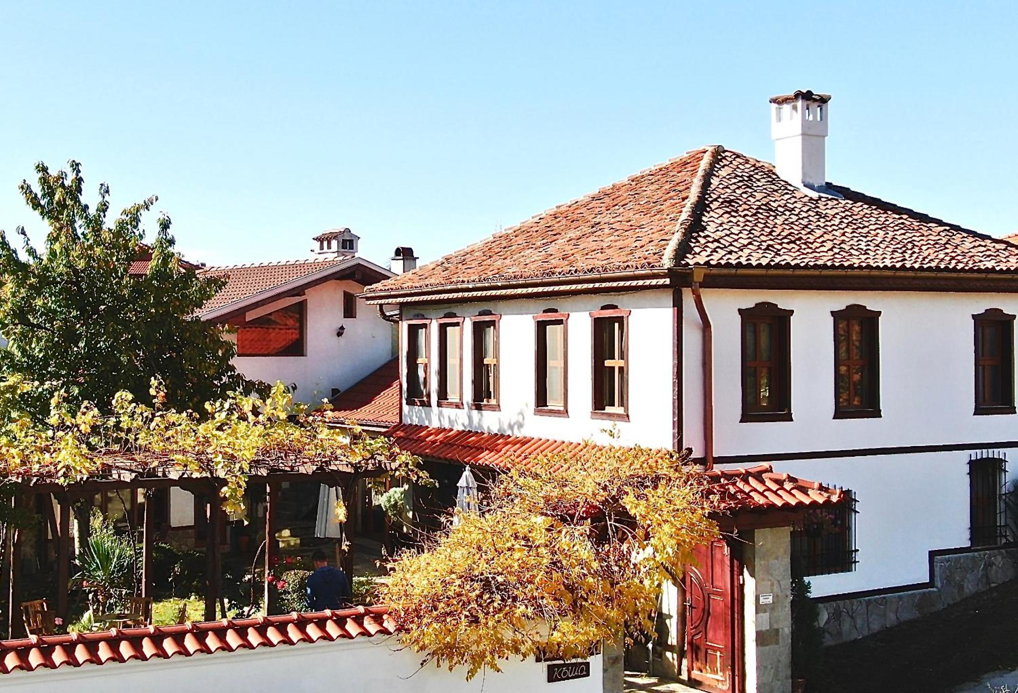 Iliikova House Hotel Kalofer Buitenkant foto