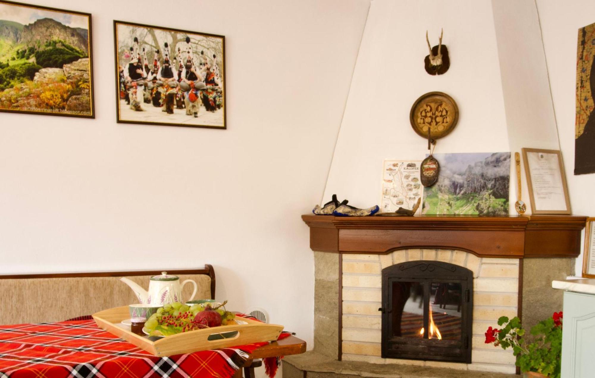 Iliikova House Hotel Kalofer Buitenkant foto
