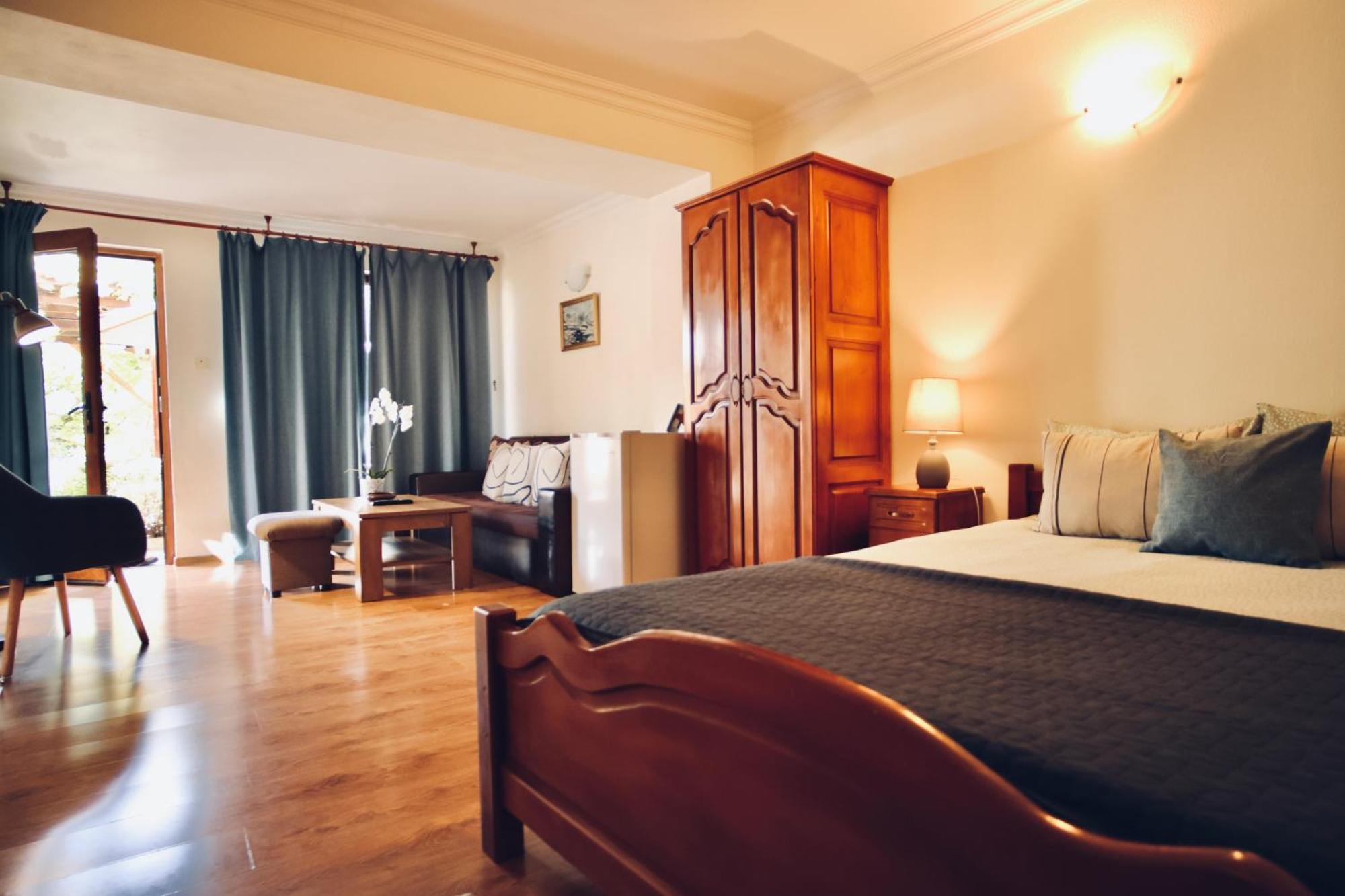 Iliikova House Hotel Kalofer Buitenkant foto