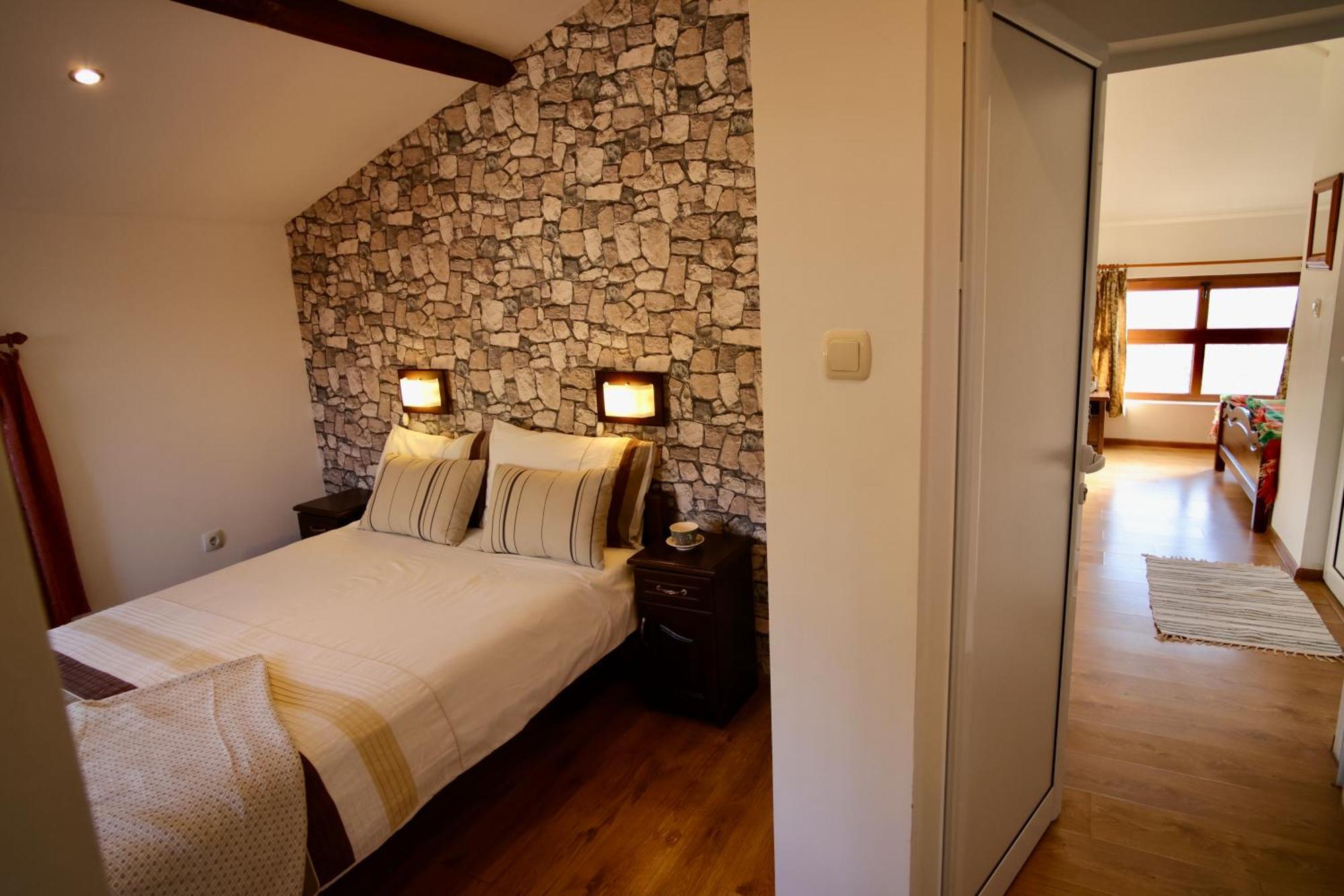 Iliikova House Hotel Kalofer Buitenkant foto