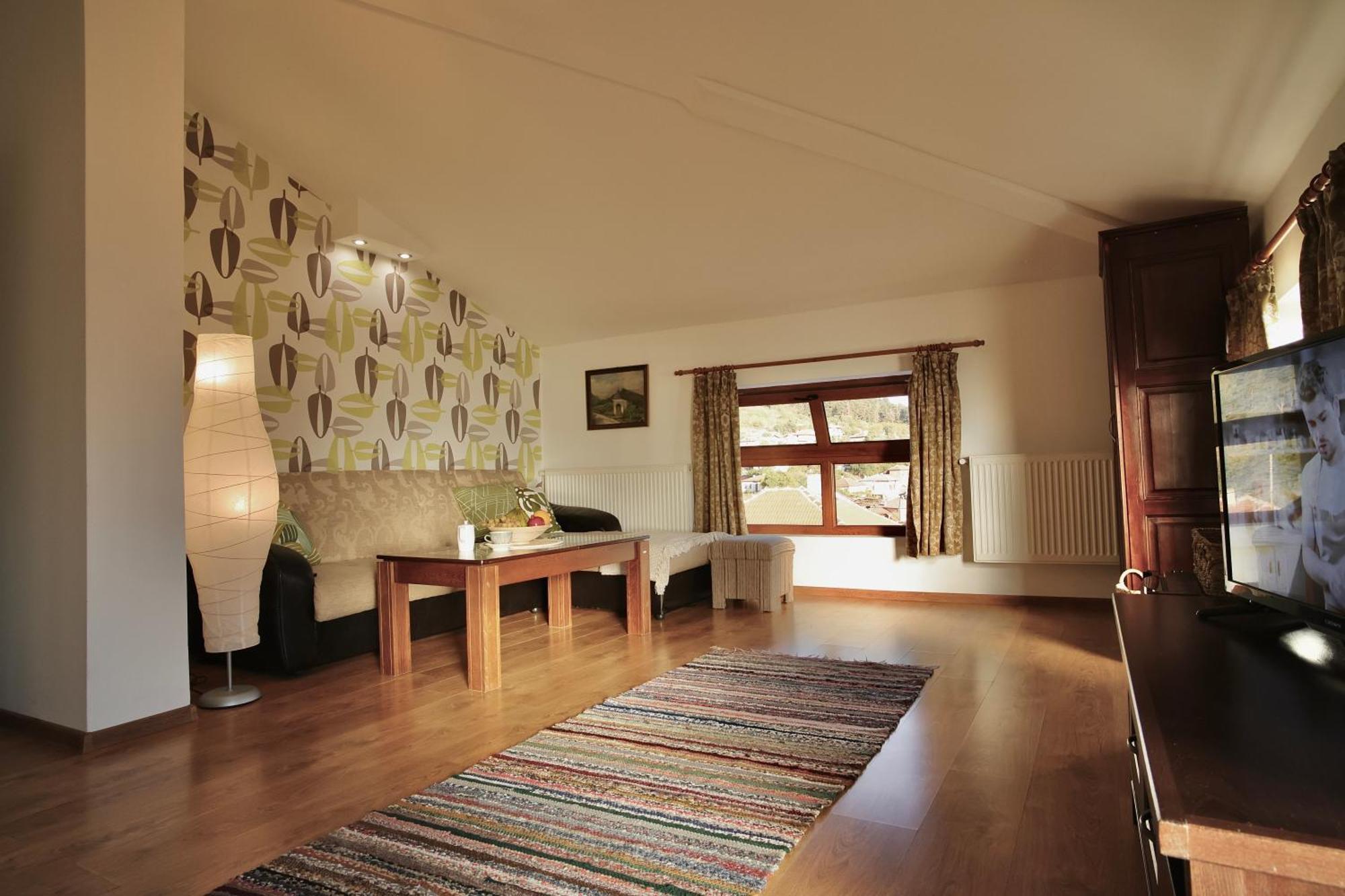 Iliikova House Hotel Kalofer Buitenkant foto
