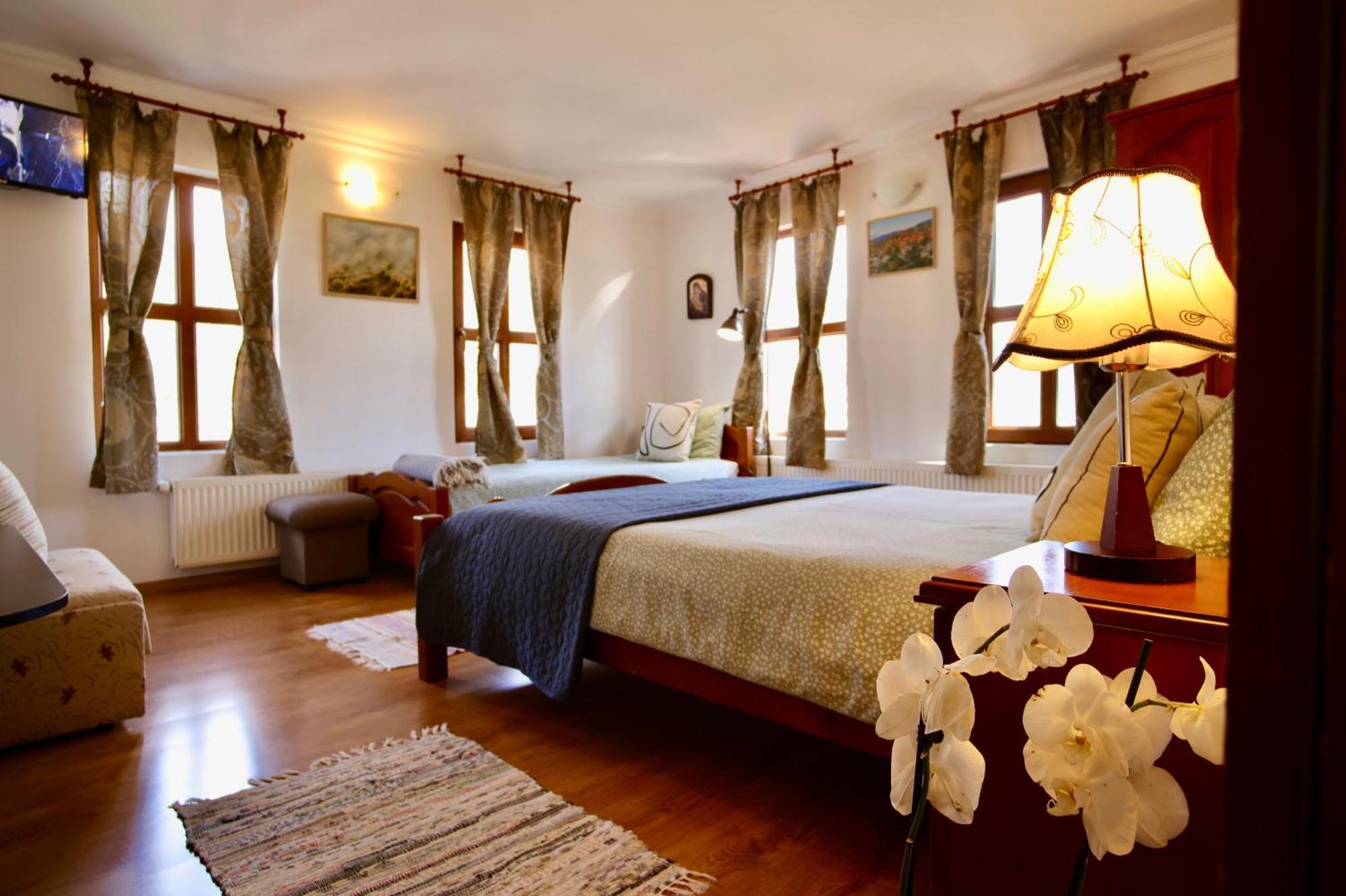 Iliikova House Hotel Kalofer Buitenkant foto