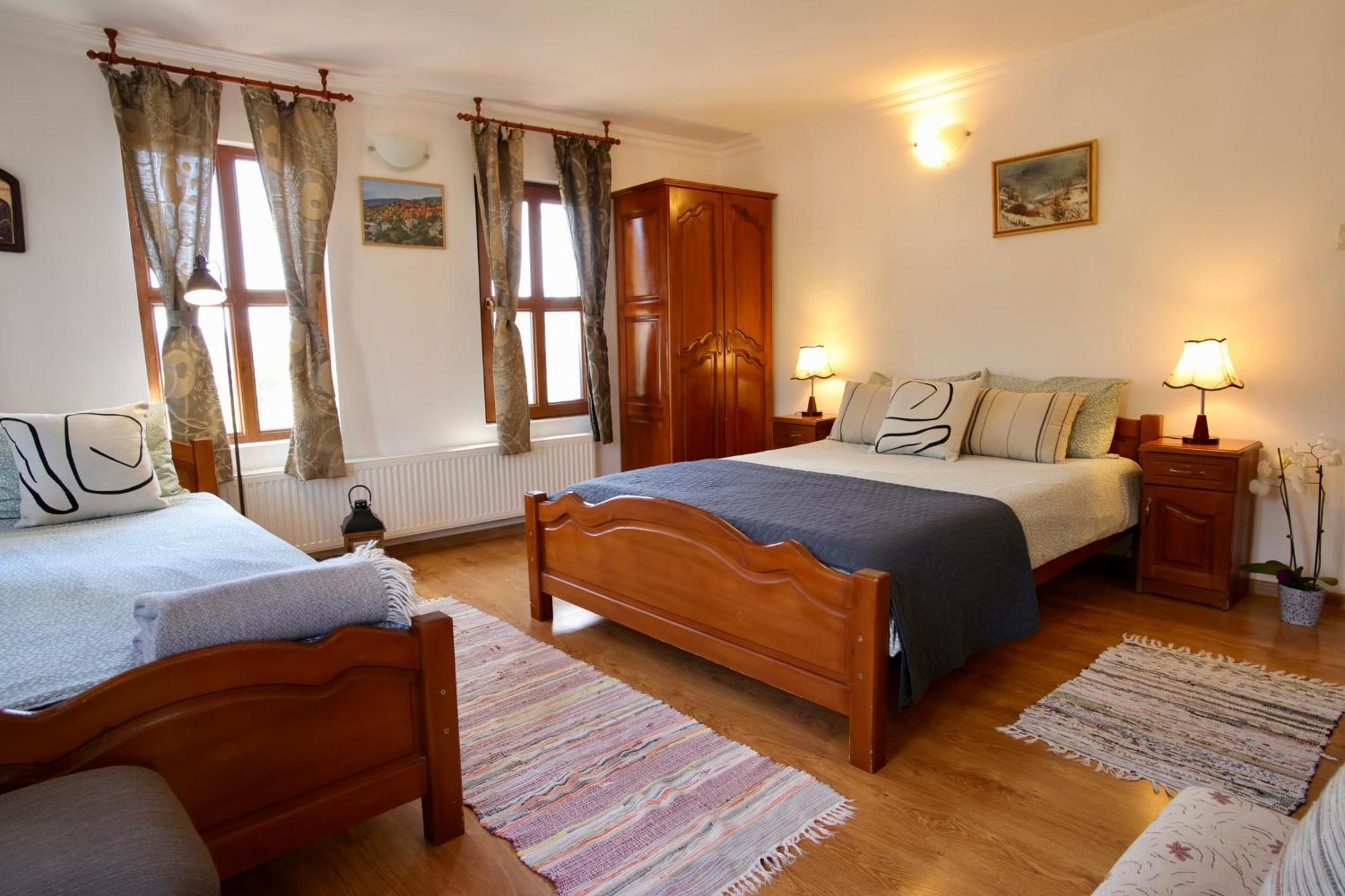 Iliikova House Hotel Kalofer Buitenkant foto